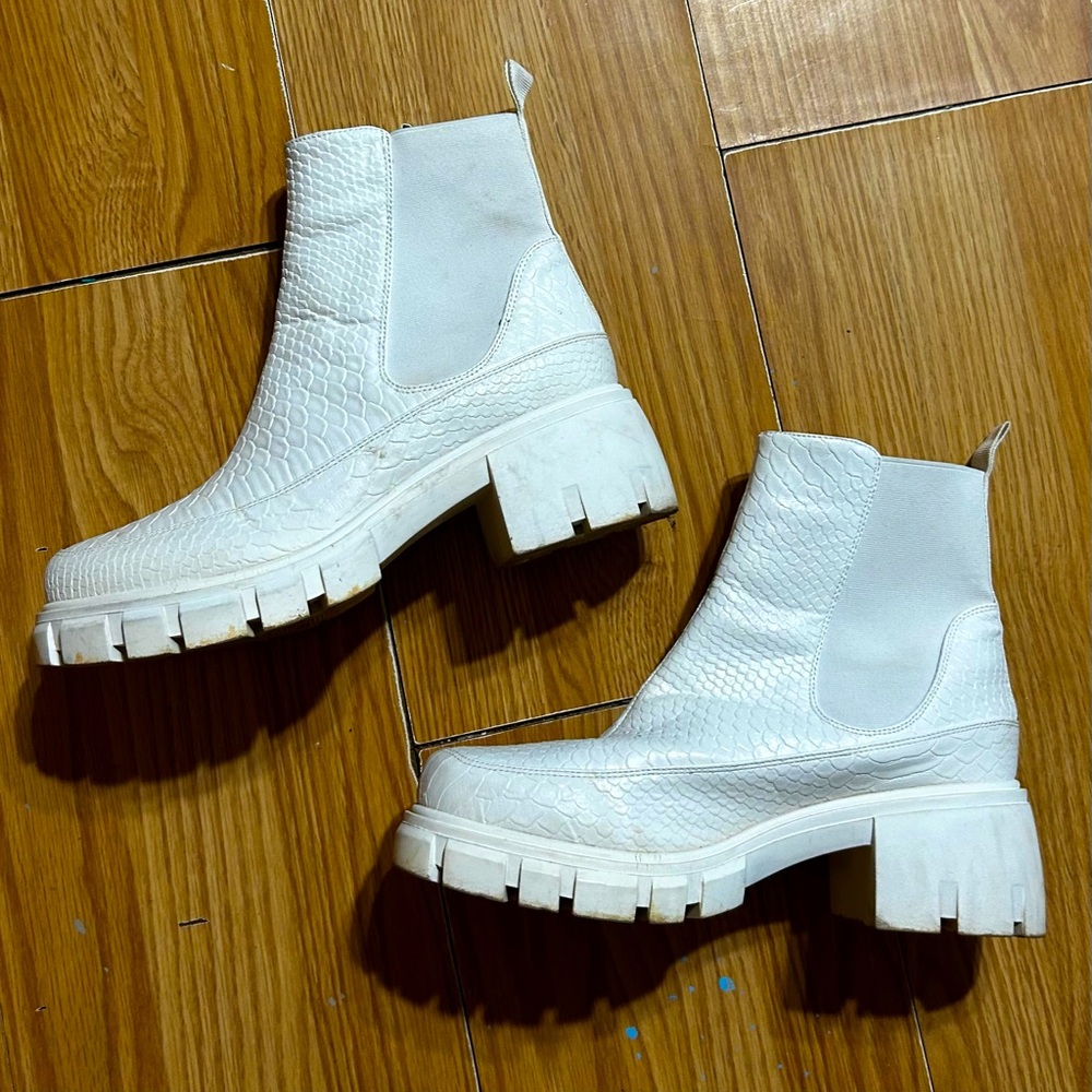 White Pierre dumas chunky heel combat style boots ladies 8